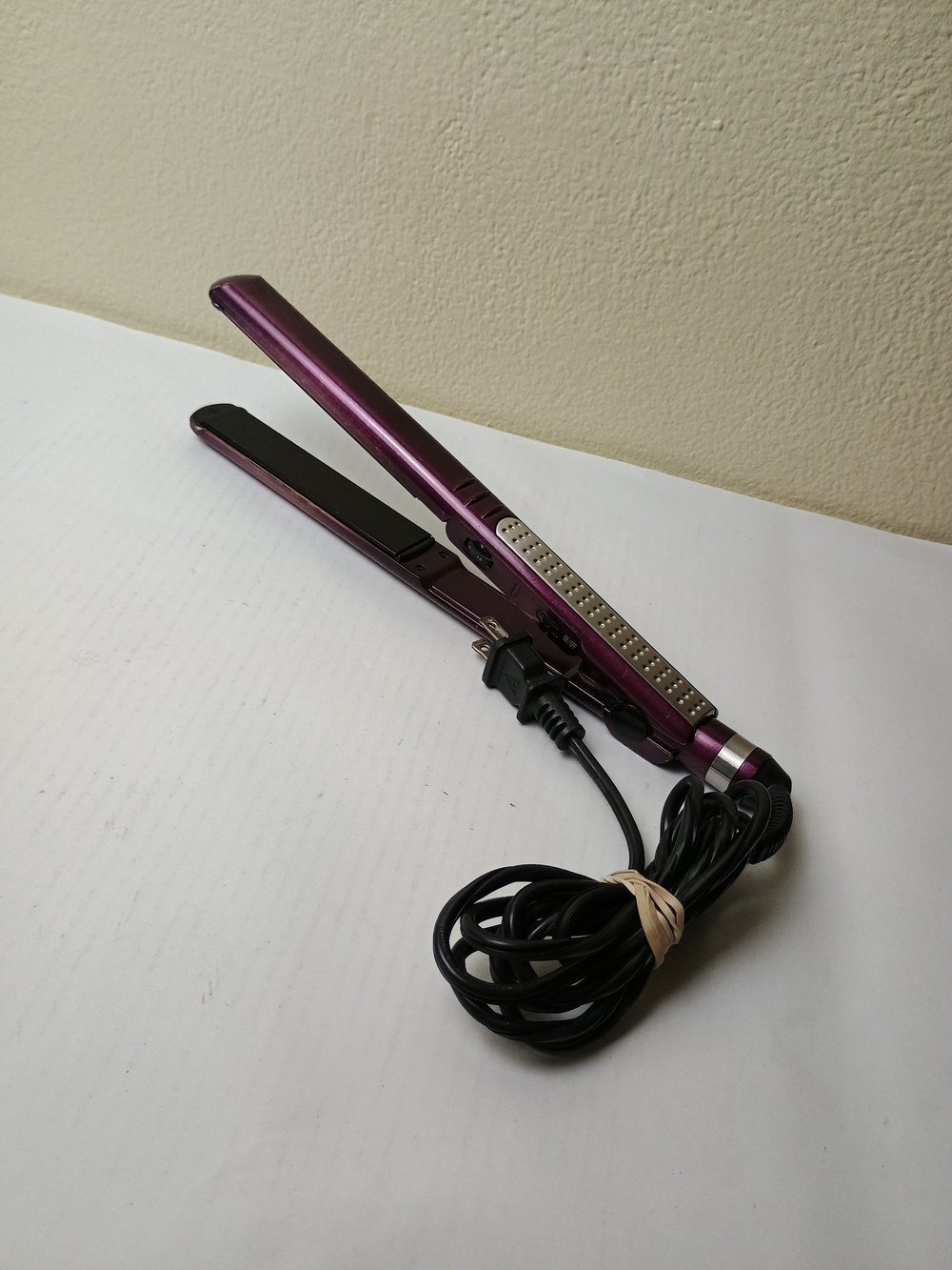Conair Infiniti Pro Slim Purple Hair Straightener Flat Iron for Smooth Styling
